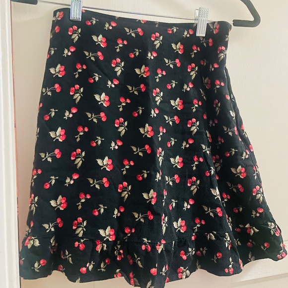 Abercrombie & Fitch Cherry Pattern Black Mini Skirt - Picture 1 of 1